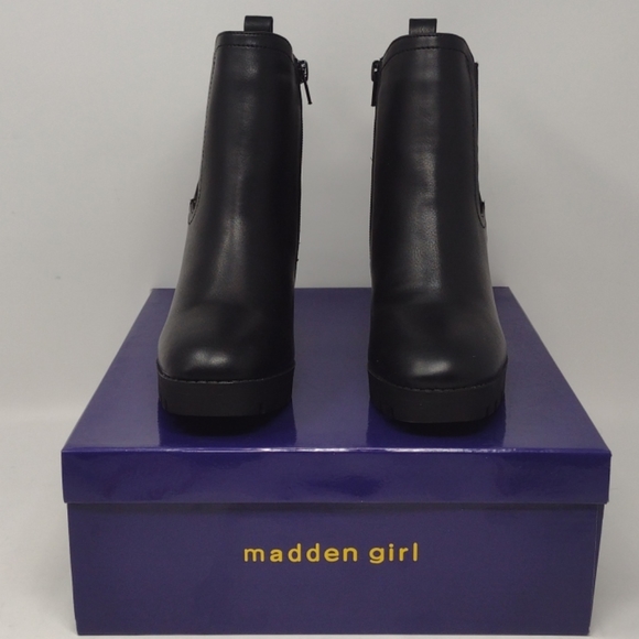 Madden Girl Black Ankle Boots - Picture 3 of 15